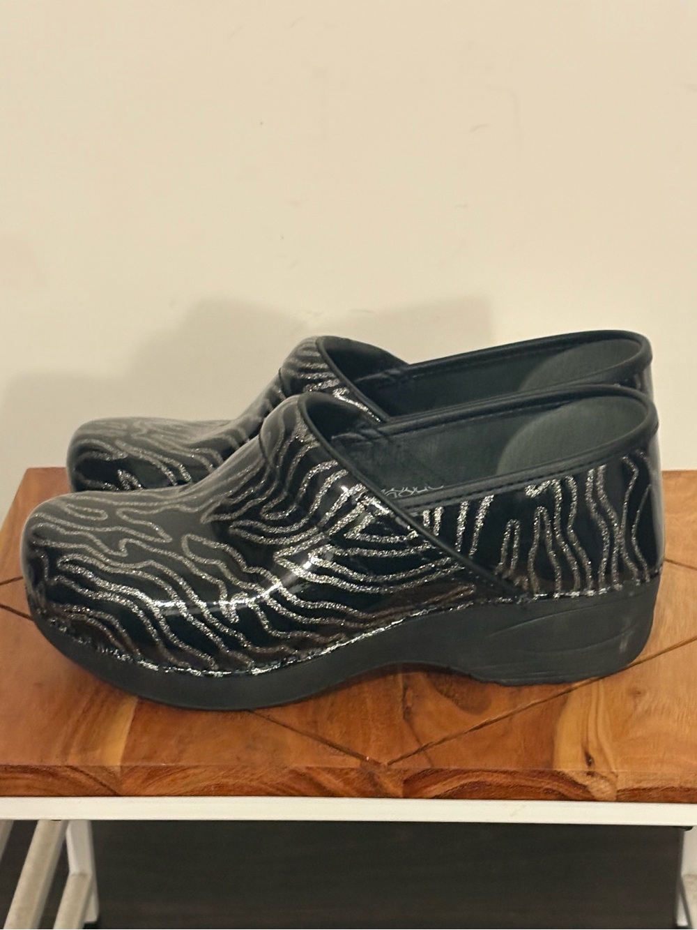 Dansko Pro XP 2.0 Glitter Wave Patent Clog - Picture 4 of 7